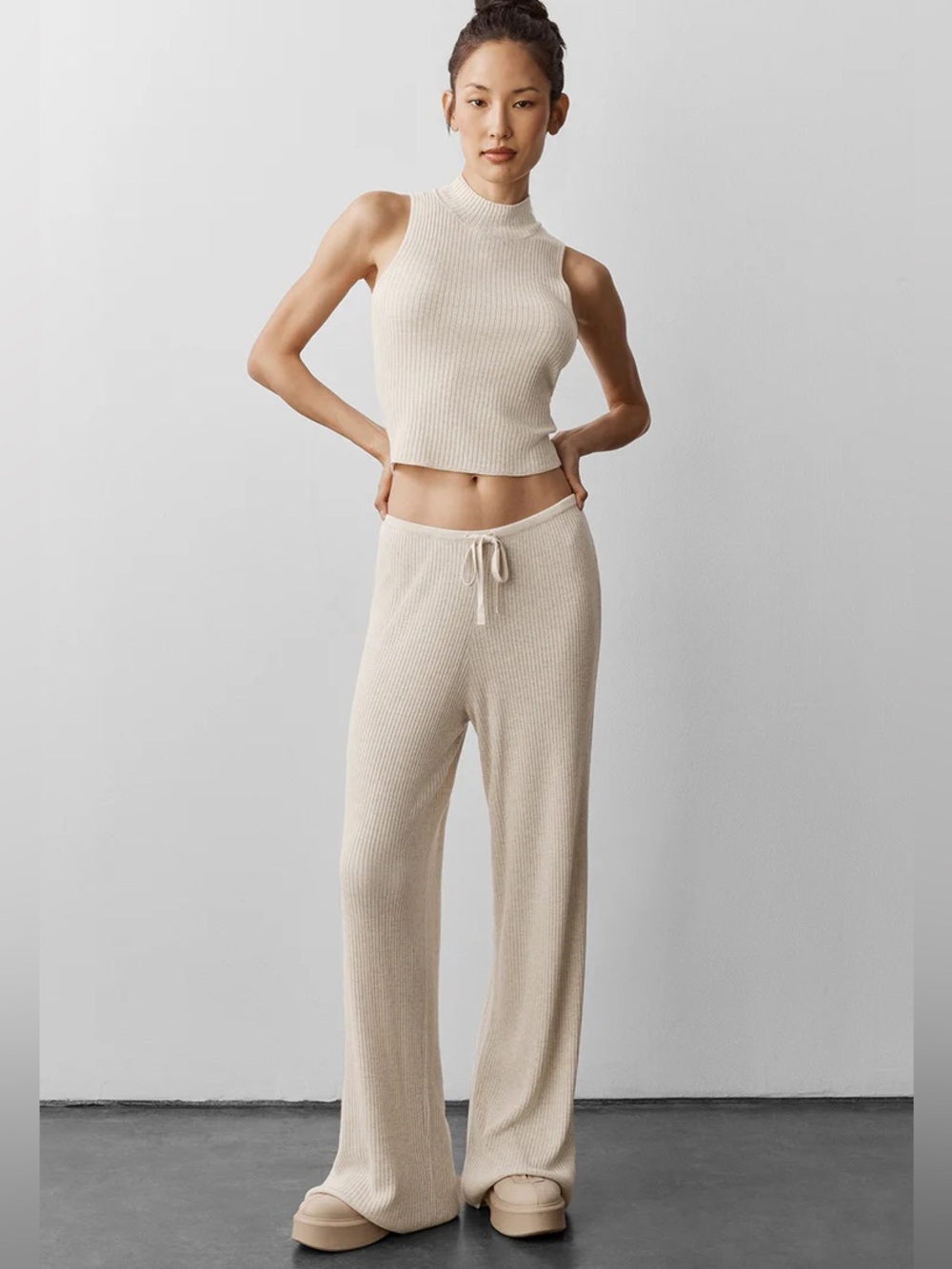 Alo yoga Sweater Knit Mid-Rise Unwind Wide Leg pant